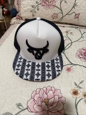 Stylish Black & White Trucker Hat with Patterned Brim